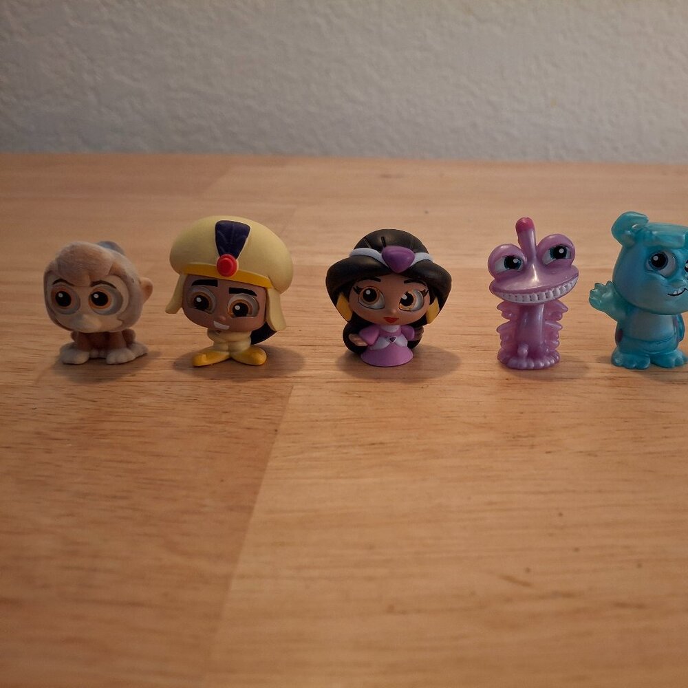Disney Doorables Lot of 6 From Aladdin(flocked) and Monsters